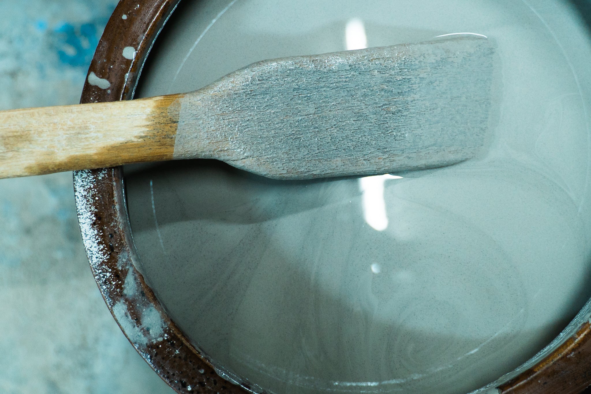 Senryuzan Kiln's custom ash glaze in a large pot