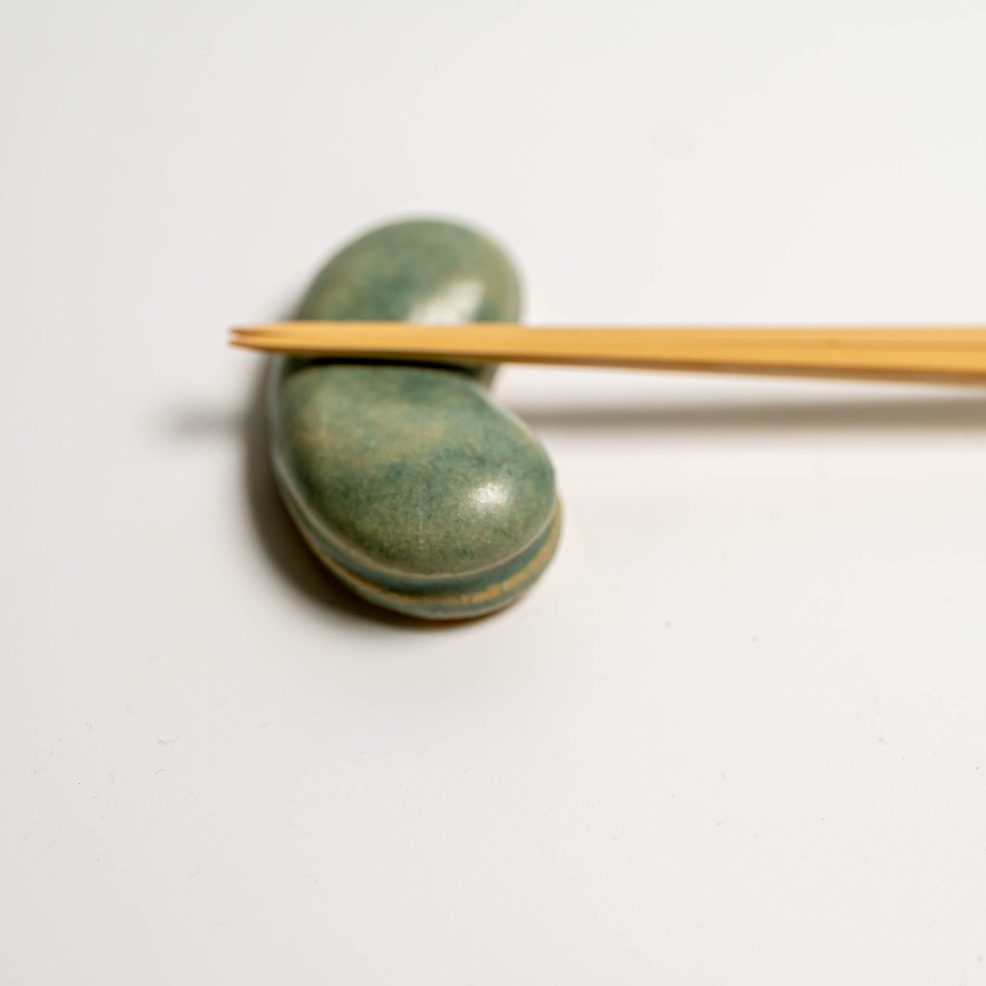 Japanese ceramic Hagi yaki chopstick rest