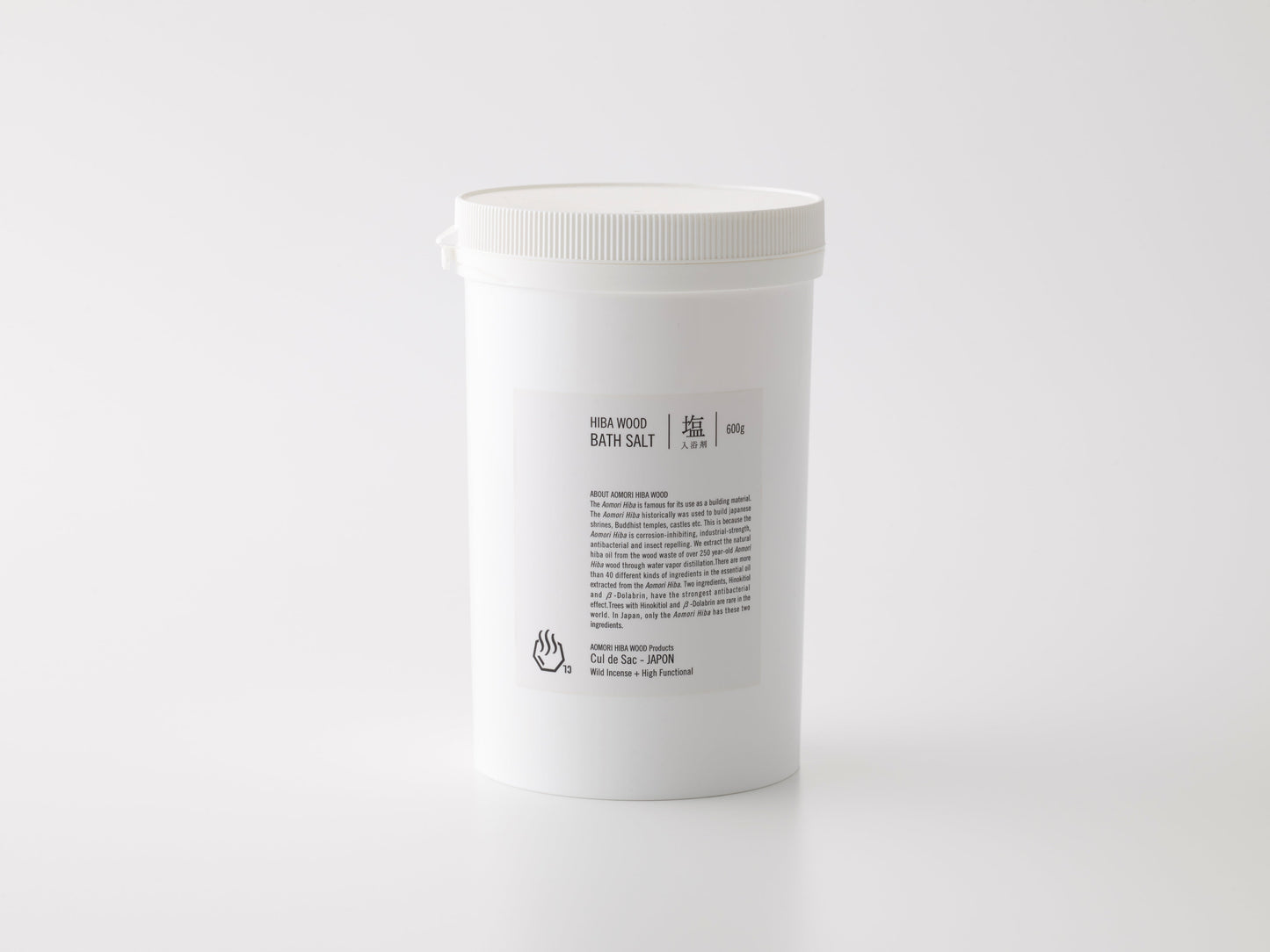 A 600g pack of Cul de Sac hiba wood bath salts on a white background