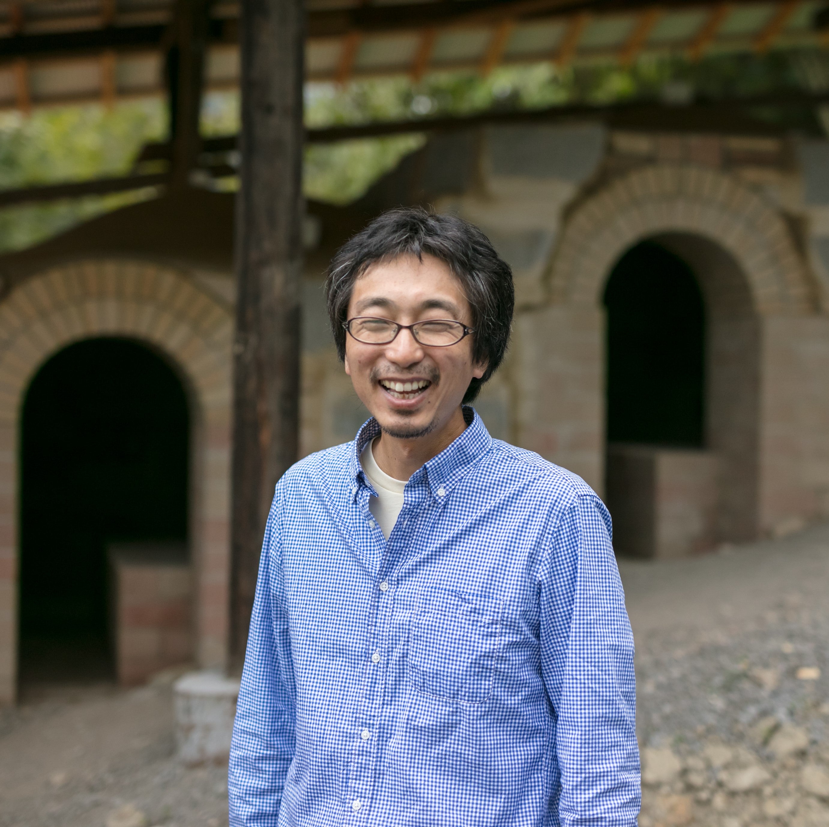 Masanori Makino standing in front of his climbing kiln in Hagi