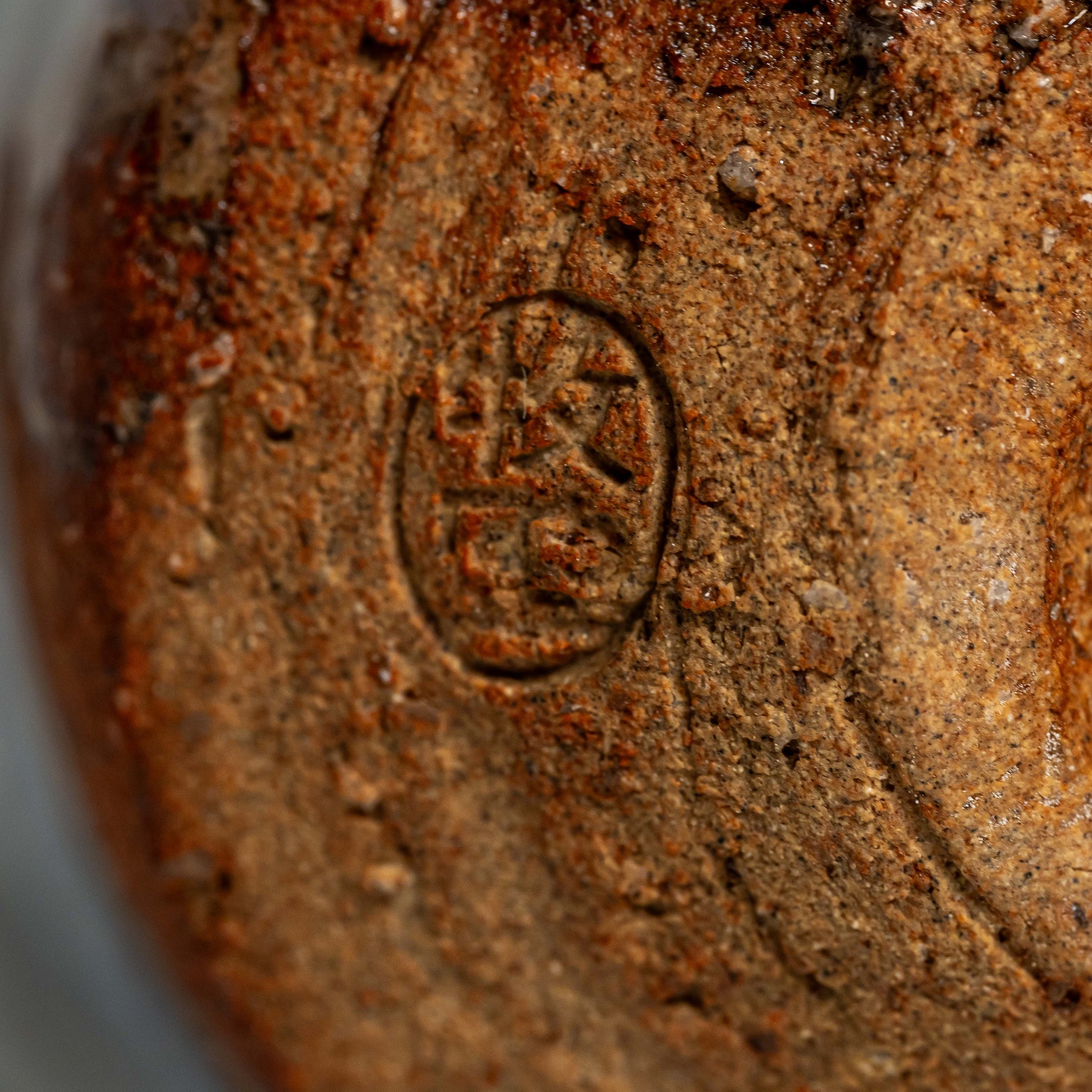 The bottom of a blue and white Hagi yaki sake cup including the makers mark