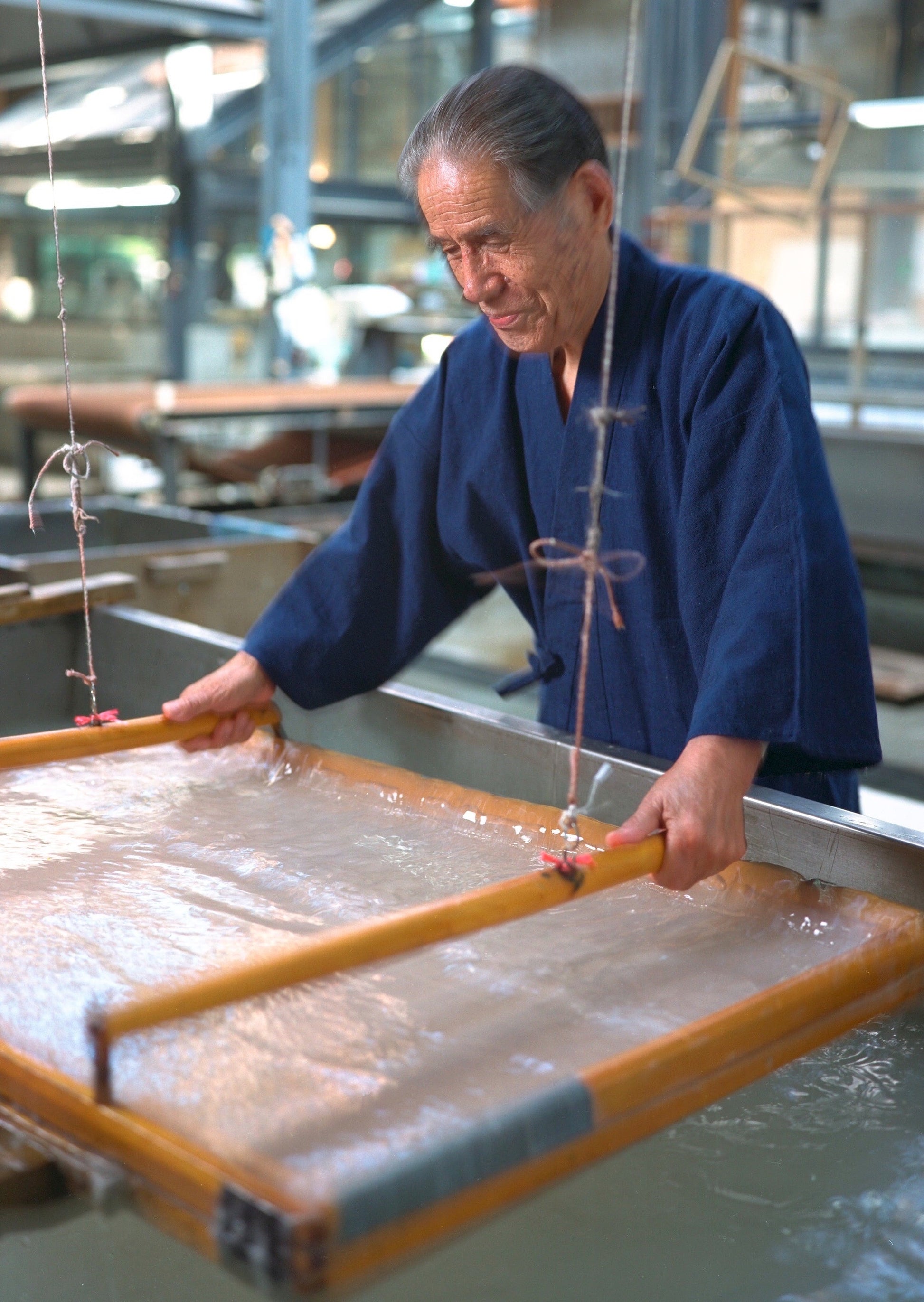 Minoru Fujimori making washi paper in the Awagami Factory